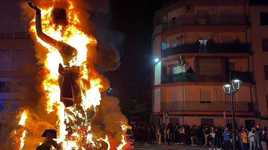 Galería I Fallas en la Vall d&#039;Uixó: Arden los mounumentos para cerrar un intenso ciclo josefino