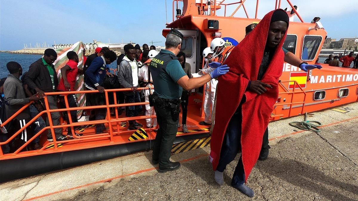 rescatan en Tarifa 122 inmigrantes en patera