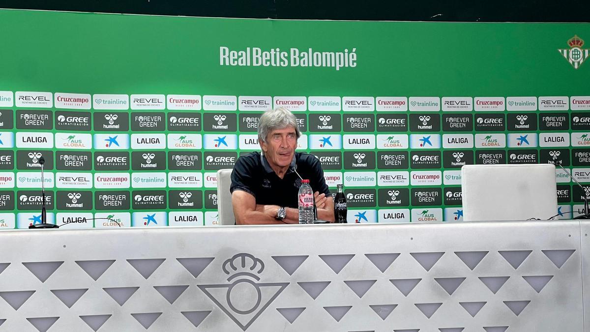 Manuel Pellegrini en la rueda de prensa previa al Kryvbas