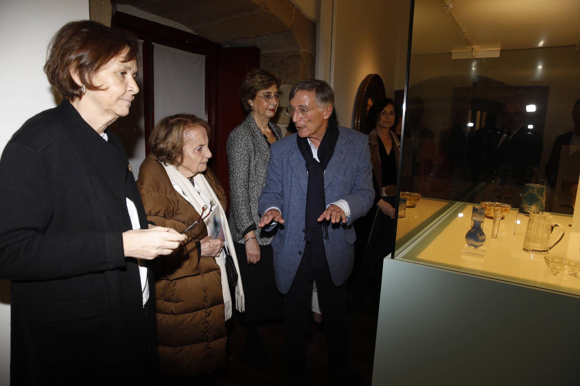 Inauguración de la exposición "Orto y Ocaso. Vidrio y loza en Gijón, siglos XVIII y XX" en el Palacio de Revillagigedo