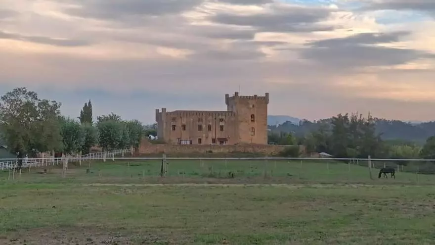 La ruta de los palacios de Llanera tiene un castillo: así es el tramo de San Cucao a Guyame que pasa por la Torre de los Valdés