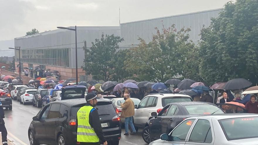Caos en la vacunación de mayores de 80 años en Gijón.