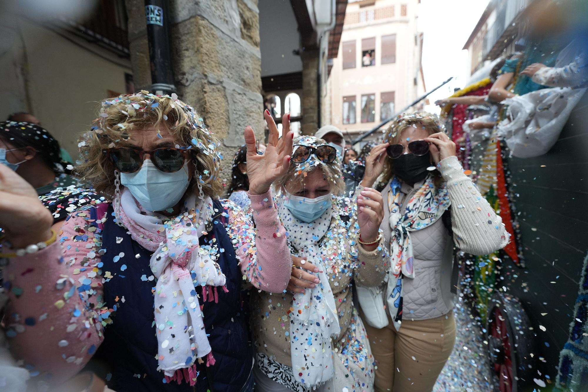 Búscate en el desfile de carrozas y disfraces de l'Anunci de Morella