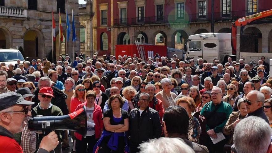 Concentración de pensionistas el abril pasado en Gijón.