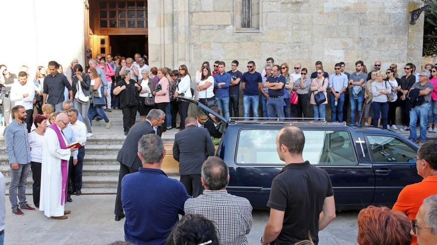 Último adiós a la joven fallecida en el Angliru