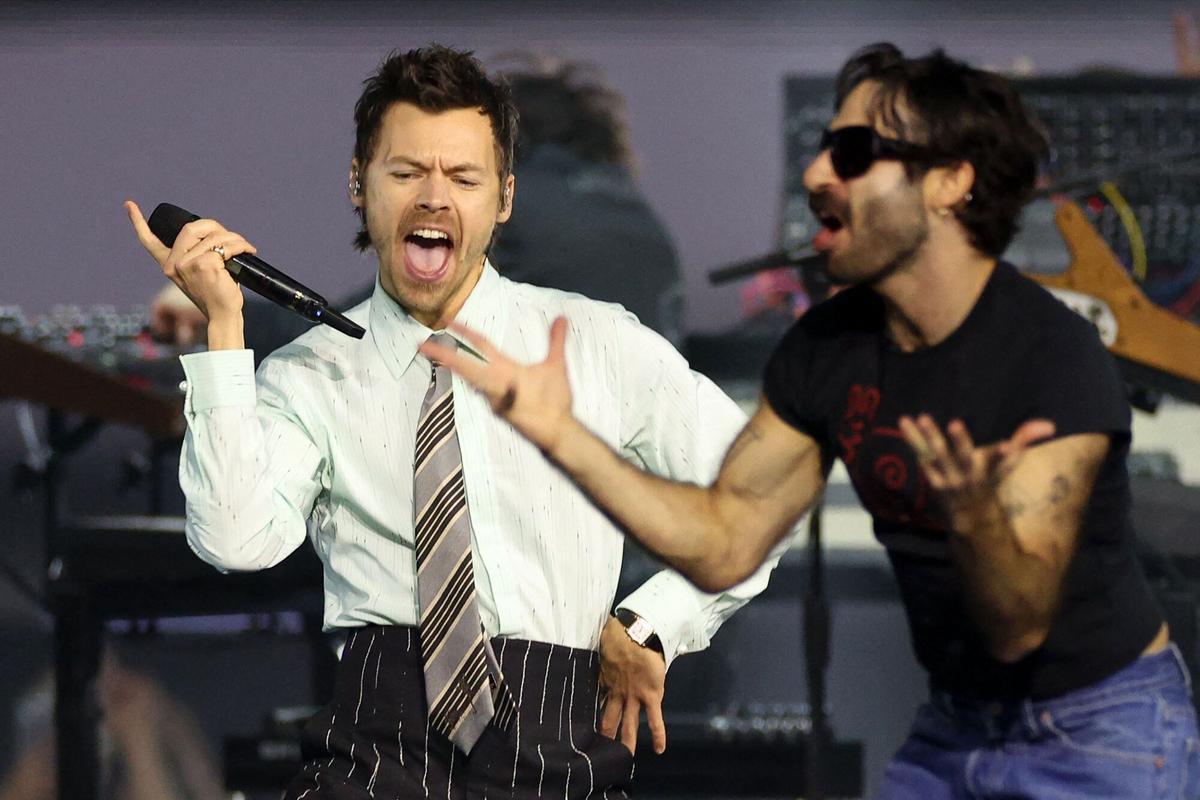 Harry Styles, durante su actuación en los Brit Awards, este sábado en Manchester.