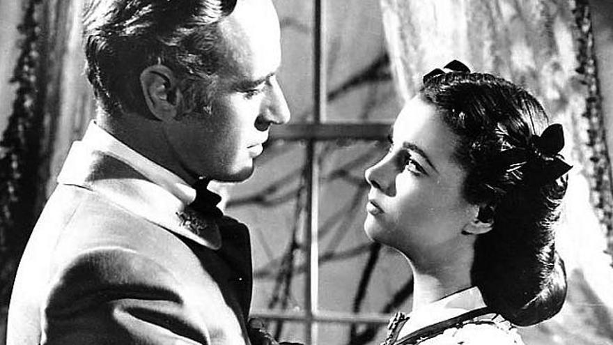 Leslie Howard y Vivien Leigh, interpretando a Ashley Wilkes y Escaralata O&#039;Hara en &#039;Lo que el viento se llevó&#039;. / l.o.