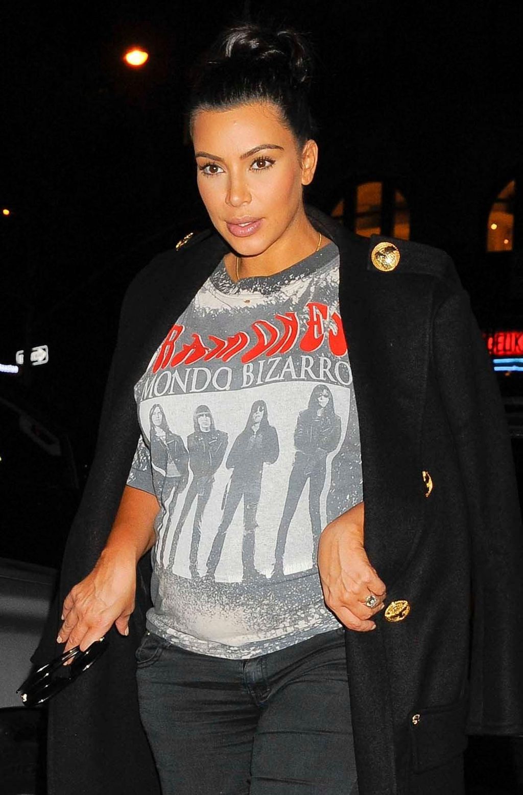Kim Kardashian con camiseta de los Ramones