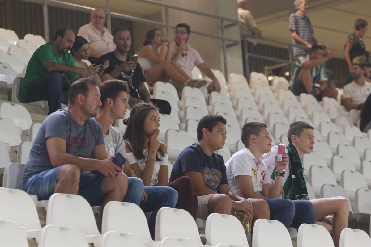 Aficionados en el encuentro de Copa del Rey