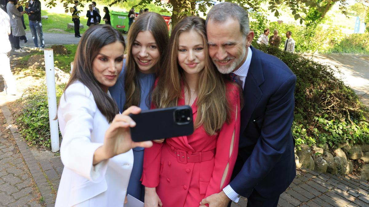Leonor selfie familia real Gales