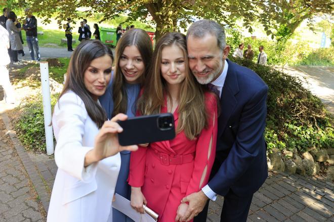 Leonor selfie familia real Gales