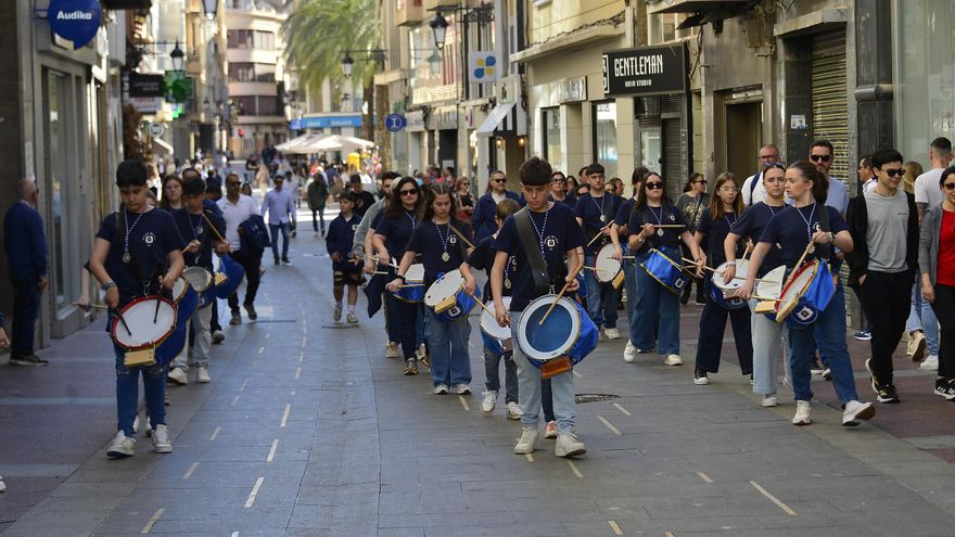 La tercera Tamborrada del Sábado Santo de Elche, en imágenes