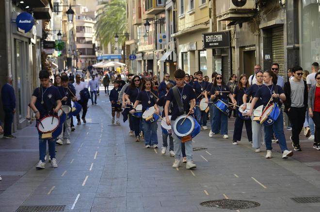 La tercera Tamborrada del Sábado Santo de Elche, en imágenes