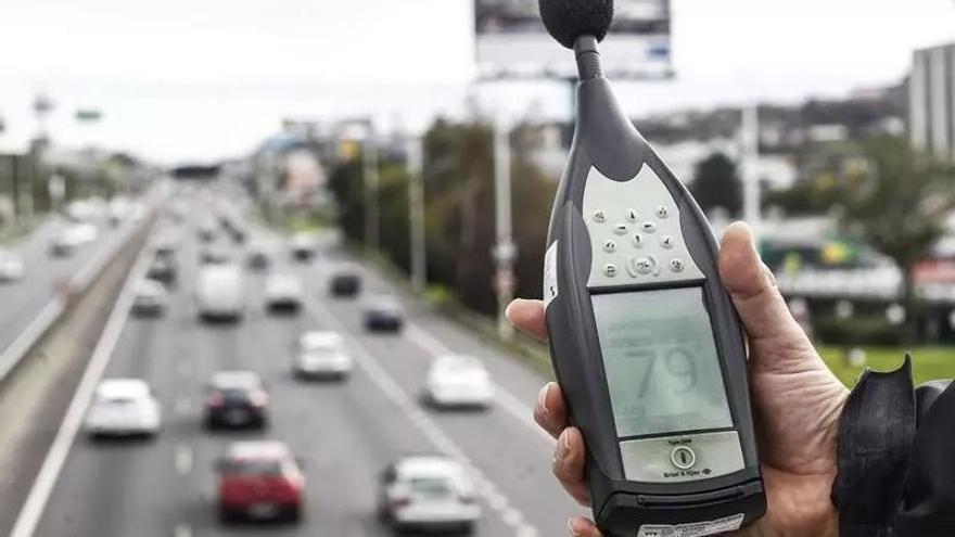 El PSOE de Arteixo acusa al Concello de "meter no caixón" las ordenanzas de ruido y terrazas