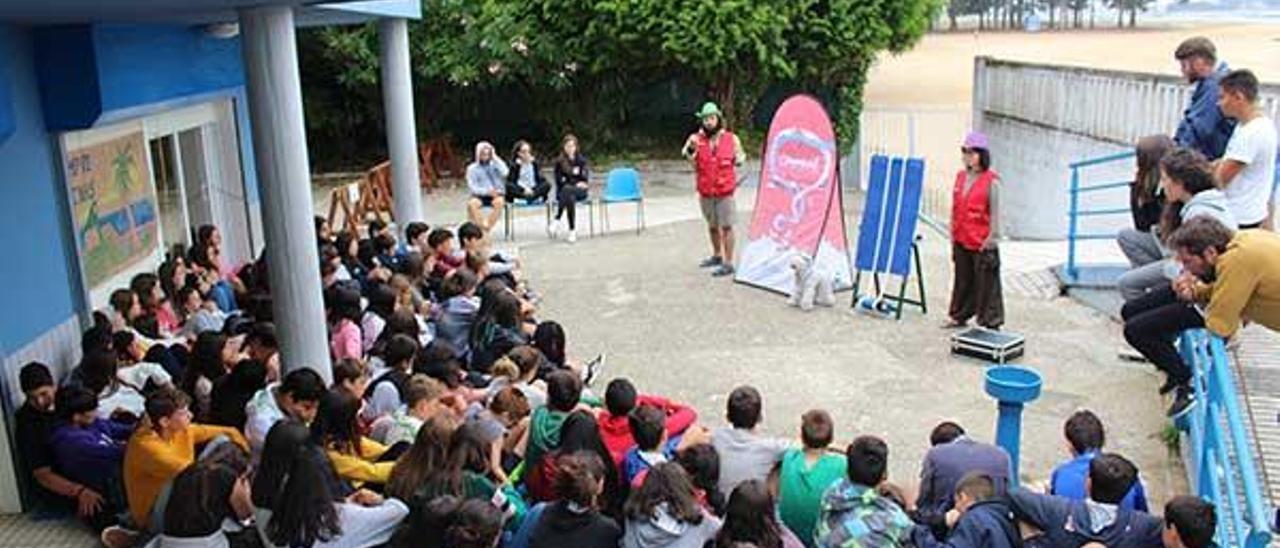 Alumnos participantes na estadía no campamento de As Sinas en Arousa.