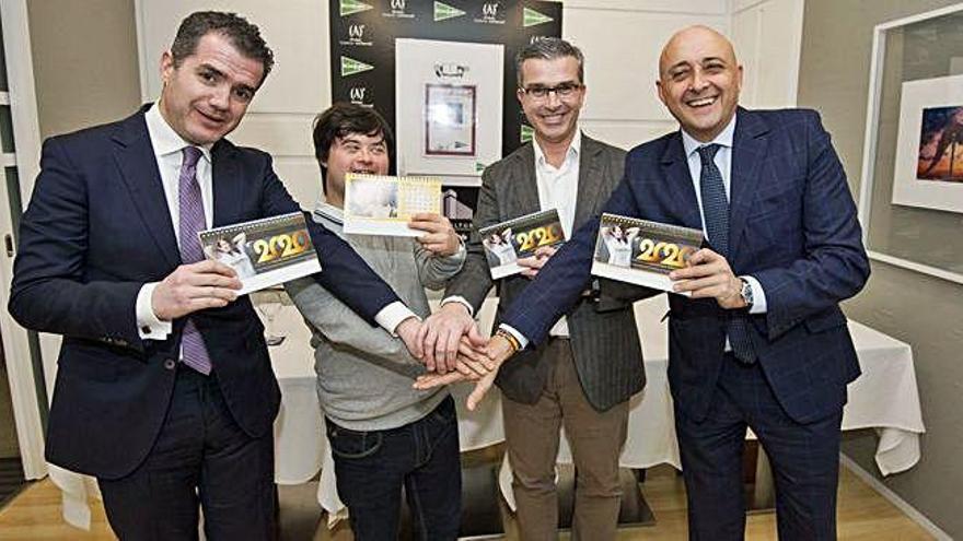 Paco Pradas, Pedro Barreiro, Manuel Álvarez y Pati Blanco, ayer en El Corte Inglés de Ramón y Cajal.