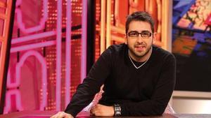 De mà dreta de l’alcalde de Badalona a ser acomiadat de RTVE per un rètol sobre el Rei emèrit