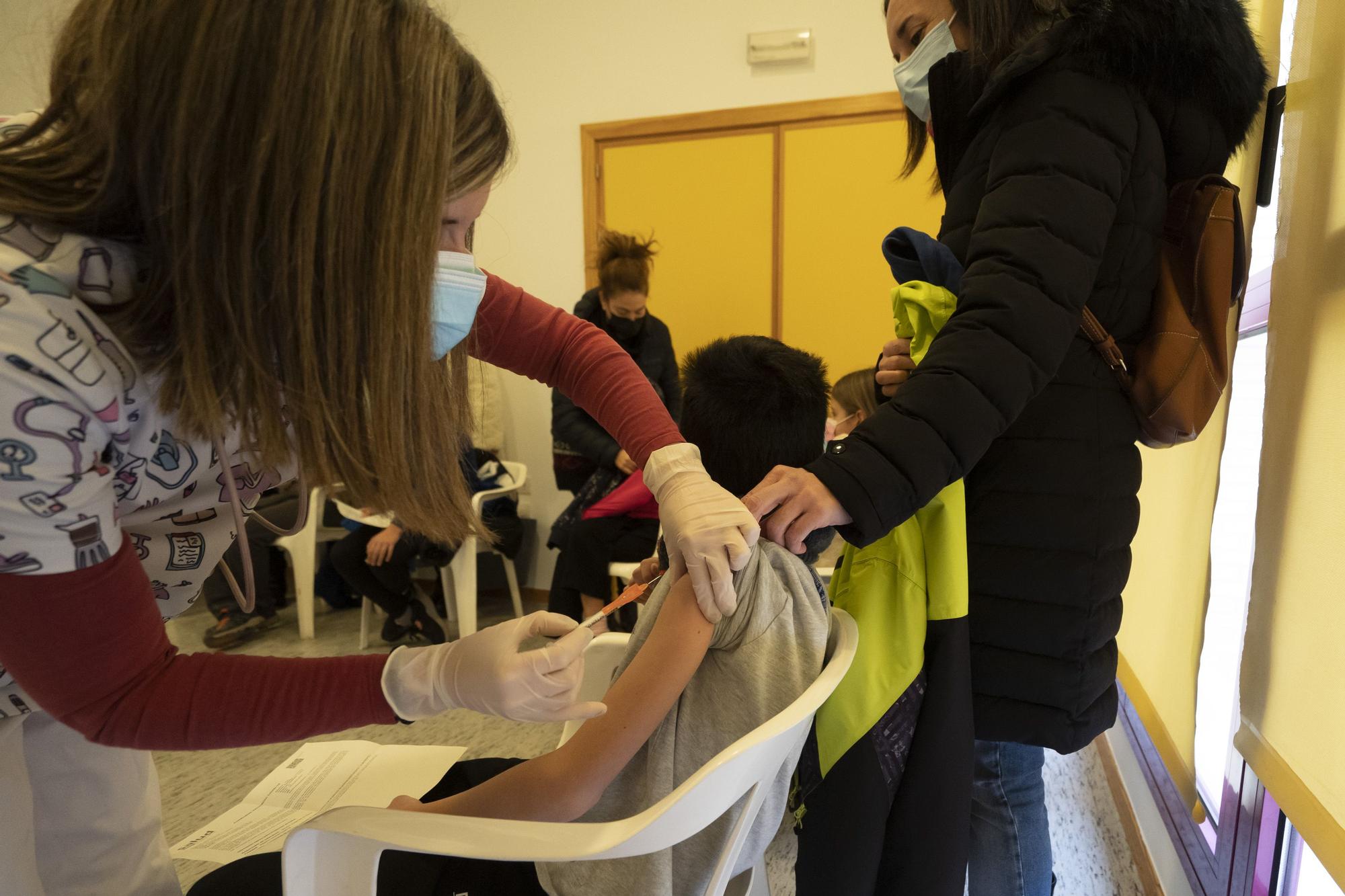 Las primeras vacunas infantiles en Alcañiz