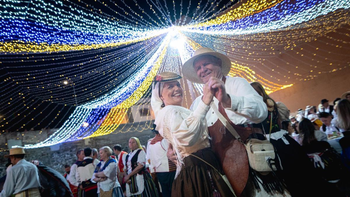 Baile de magos de las Fiestas de Mayo de Santa Cruz de Tenerife, archivo.