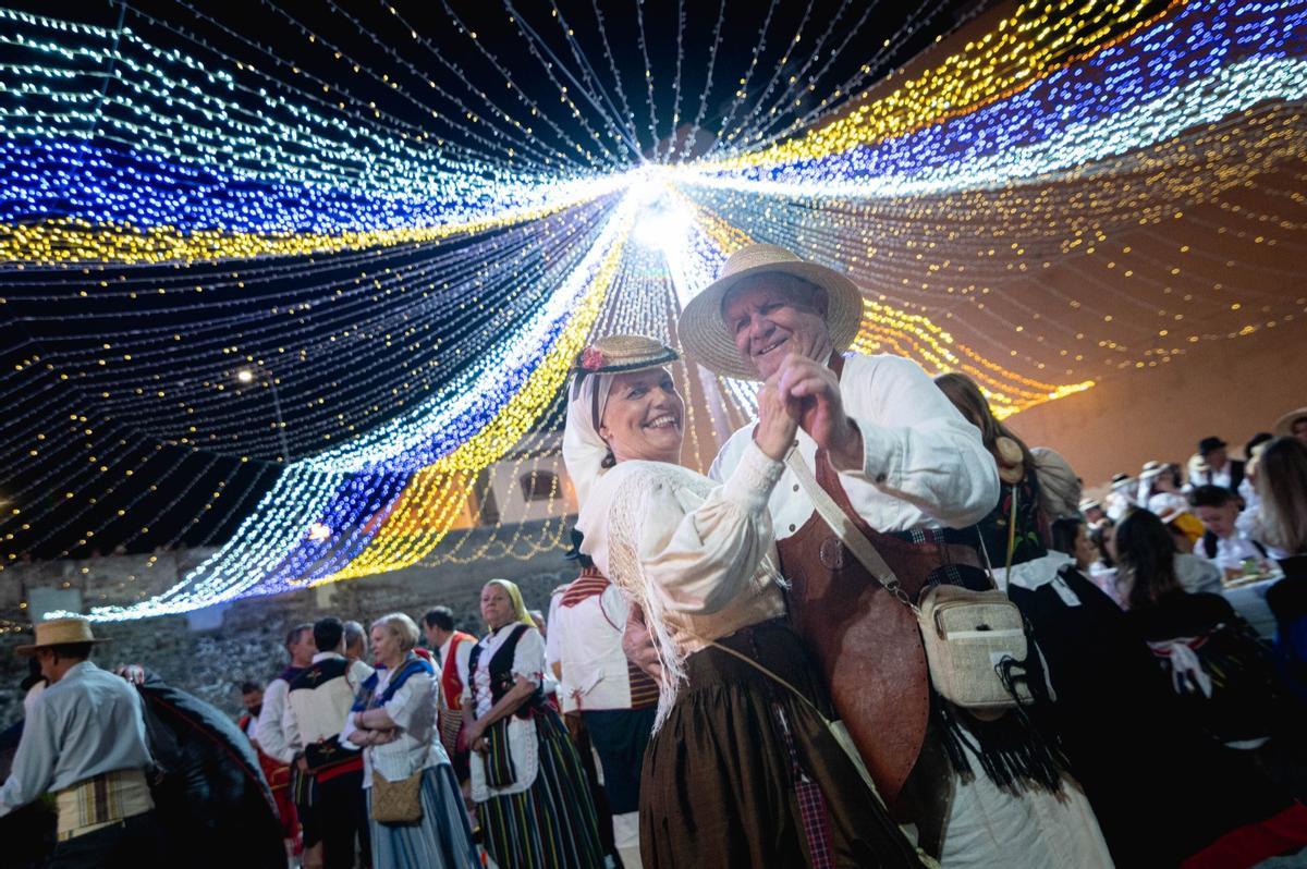Baile de magos de las Fiestas de Mayo de Santa Cruz de Tenerife