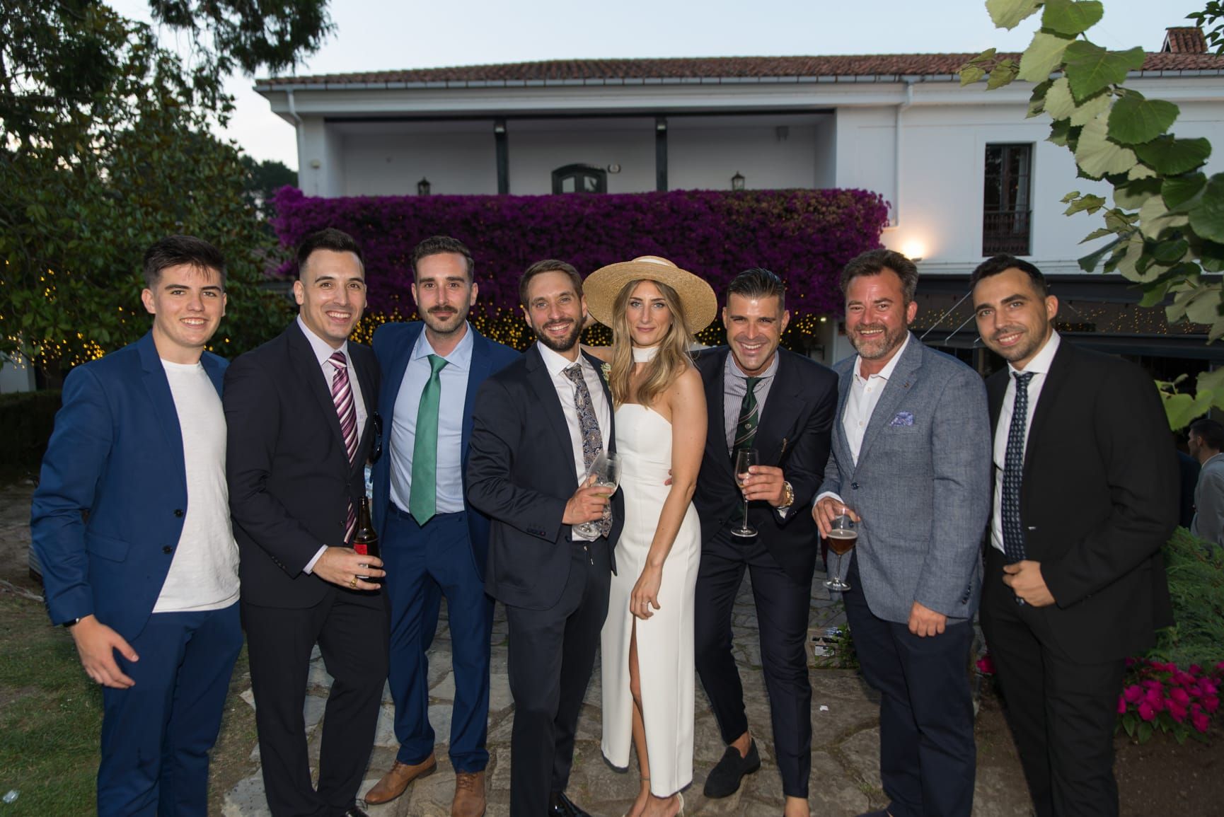 IMÁGENES Boda en Gijón entre el barbero streamer "Poli" Acebal y la