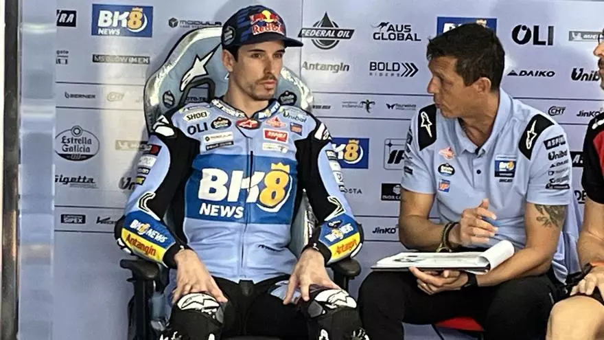 ?lex M芍rquez sale, se cae, se lastima (un poco), se levanta y hace r谷cord en Jerez