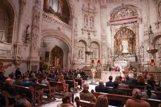 La Catedral de Sevilla comienza a celebrar una misa en inglés para los fieles extranjeros