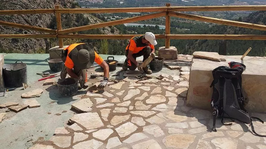 Polop de la Marina recupera el Mirador del Castellet con la restauración de los actos vandálicos