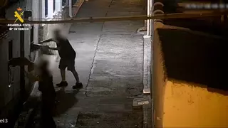 Odio al pobre en un pueblo de Madrid. Carmen y su hijo tendrán que irse de su casa tras más de veinte años de acosos