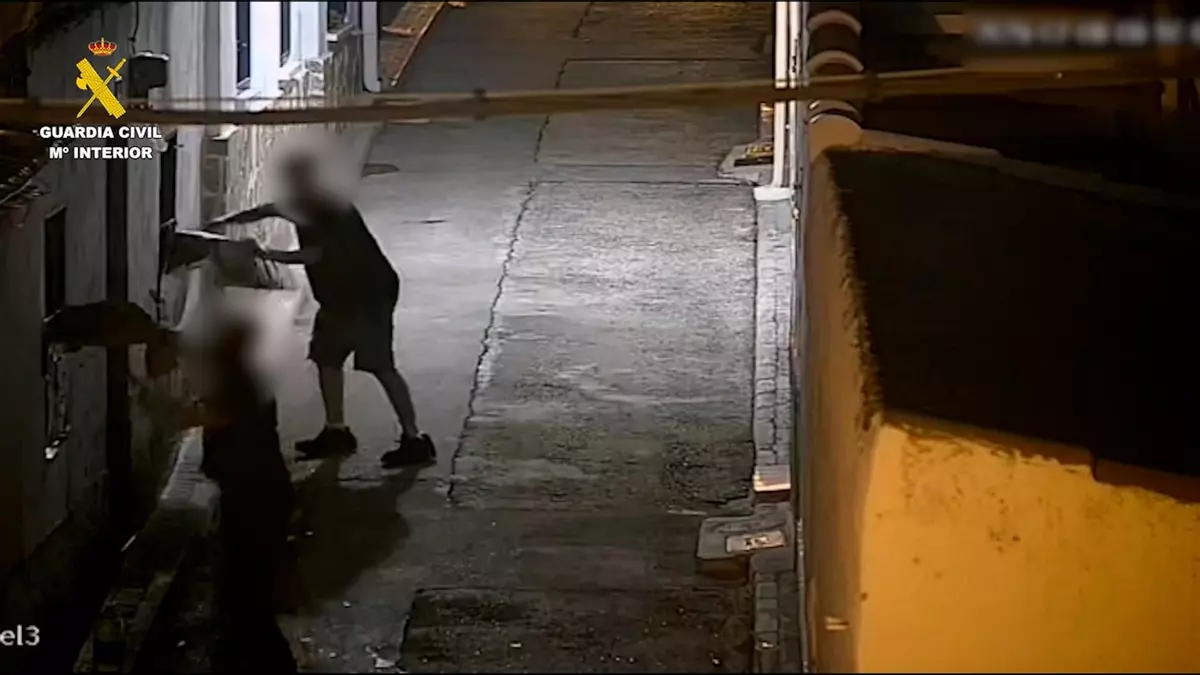 Detenidas dos personas por un delito de odio en Torres de la Alameda (Madrid)