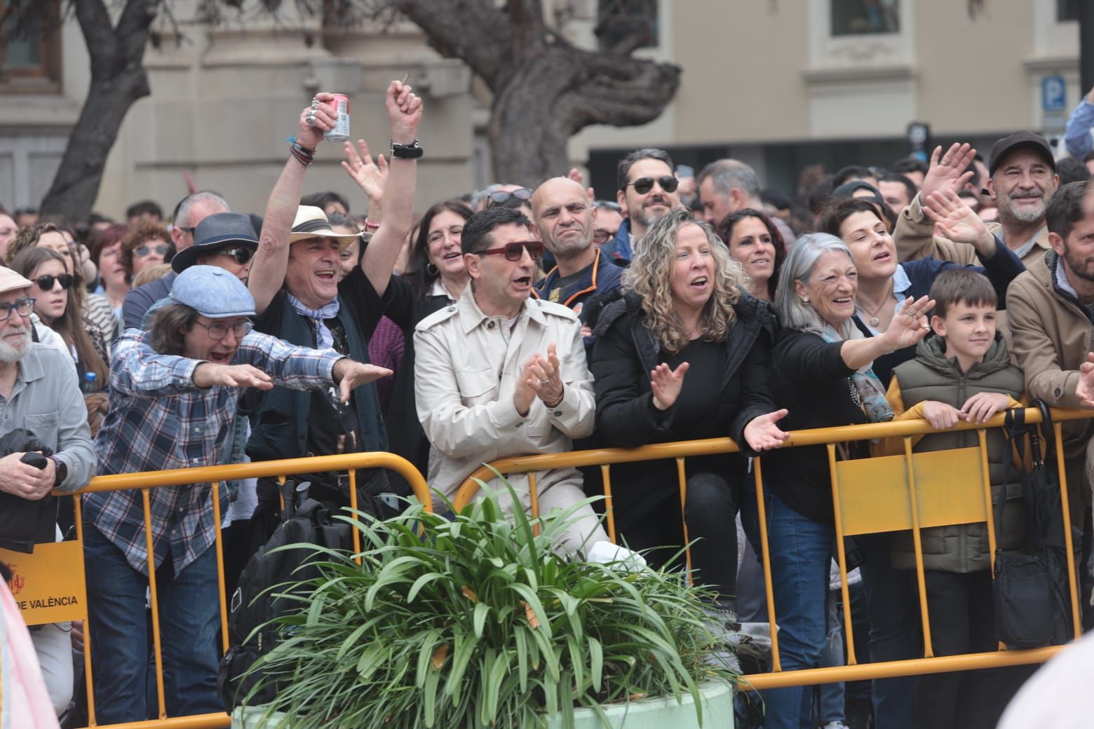 Búscate en la mascletà del 8 de marzo