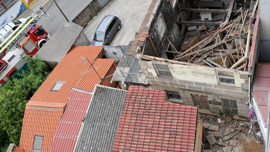 Muere un bombero al desplomarse la pared de una casa que inspeccionaba en Beiramar