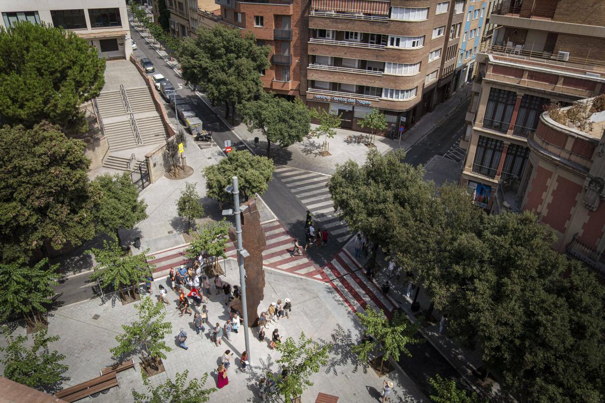 L'escultura que parla: S'inaugura la "Metralla" que recorda els morts manresans de la Guerra Civil L'escultura que parla: S'inaugura la "Metralla" que recorda els morts manresans de la Guerra Civil