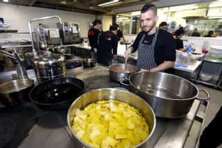 Dabiz Muñoz sube el precio de su menú a 365 euros: ¿Cuánto cuesta comer en un 3 estrellas?