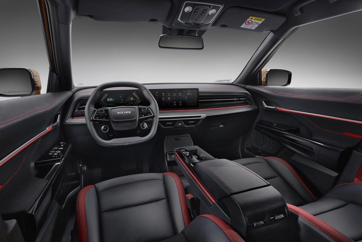 Cuenta con una doble pantalla panorámica de 12.3 pulgadas