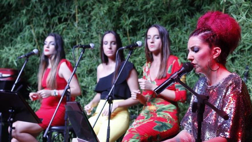 Ana de Lois muestra su fusión de estilos en el Jardín Botánico