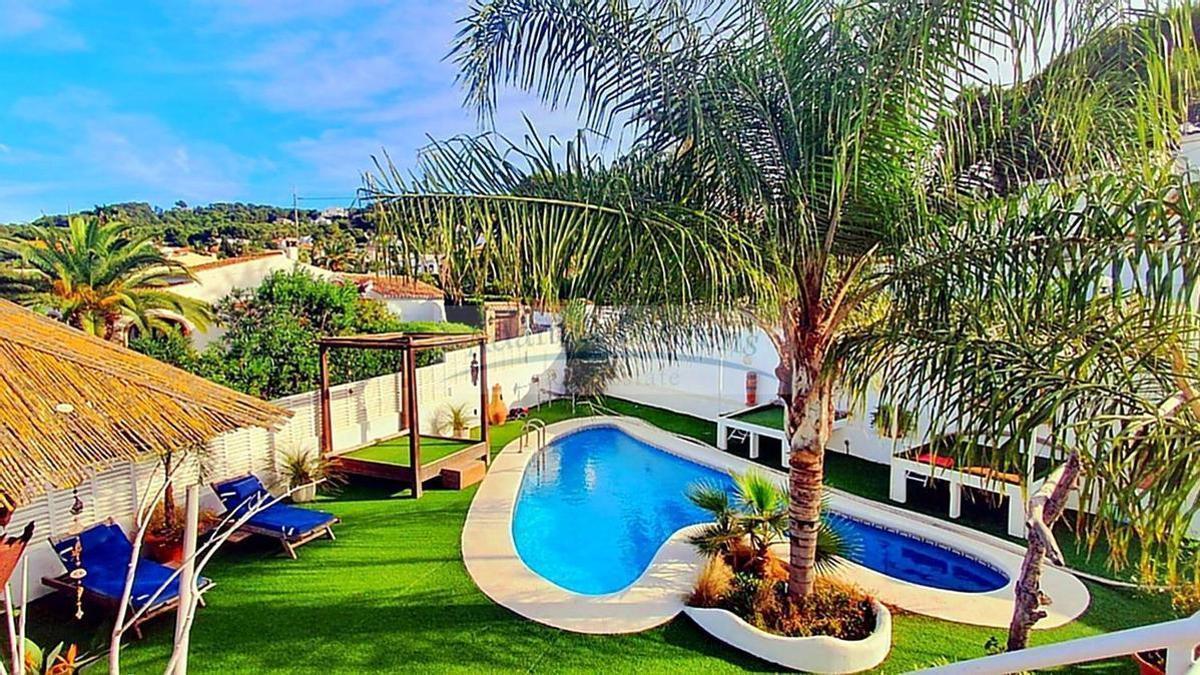 Comprar una villa de lujo en Xàbia es posible: con piscina y ambiente balinés