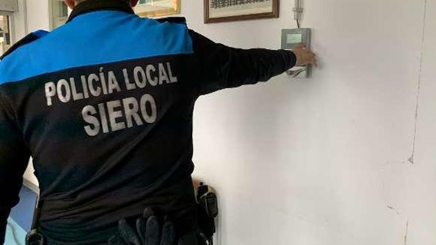 Un policía local de Siero.