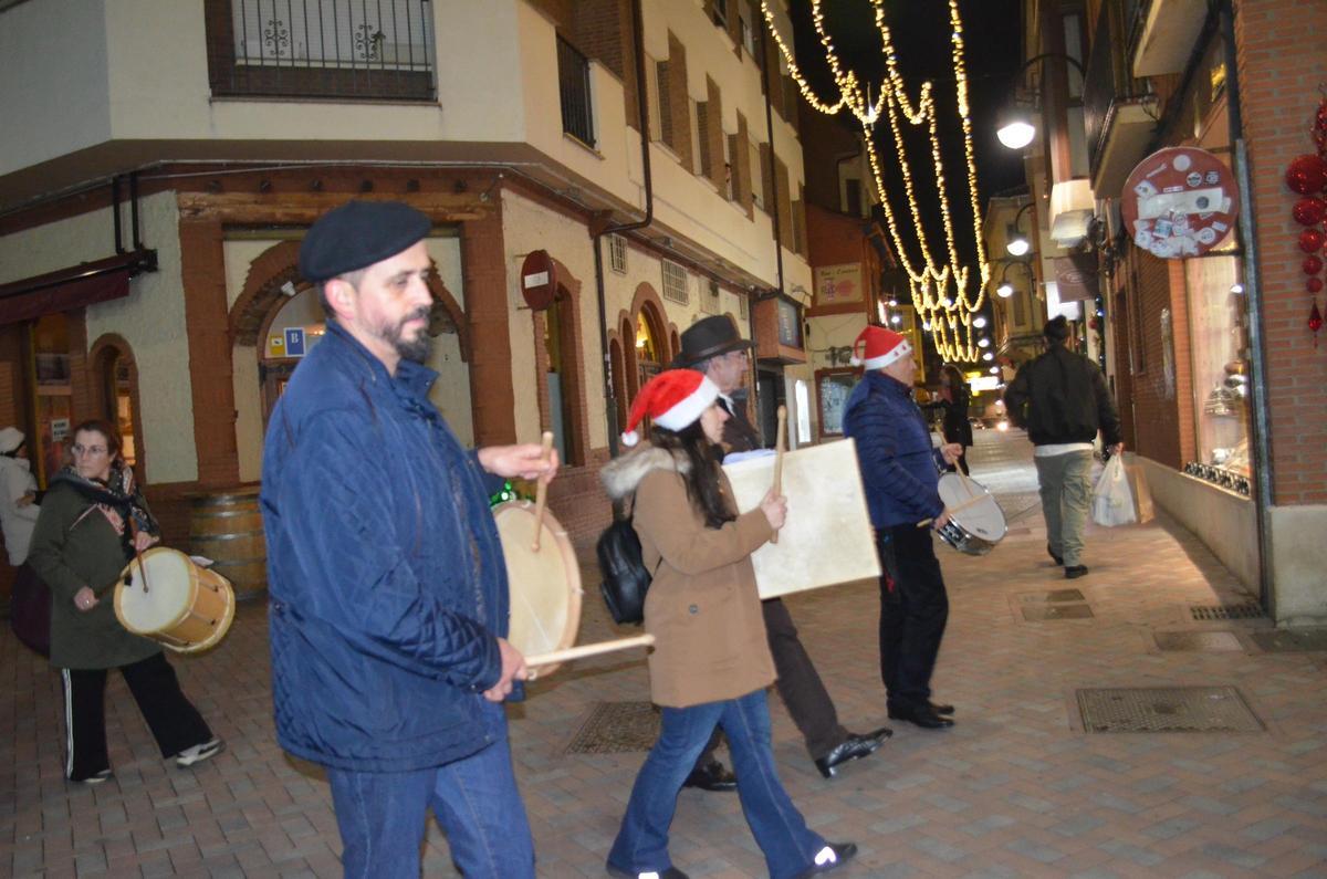 El pasacalles de folclore en Benavente, en imágenes