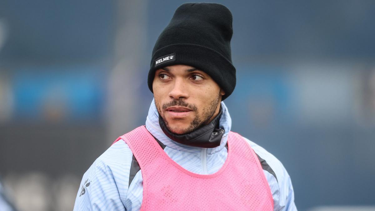 Braithwaite, en el entrenamiento de este martes del Espanyol.