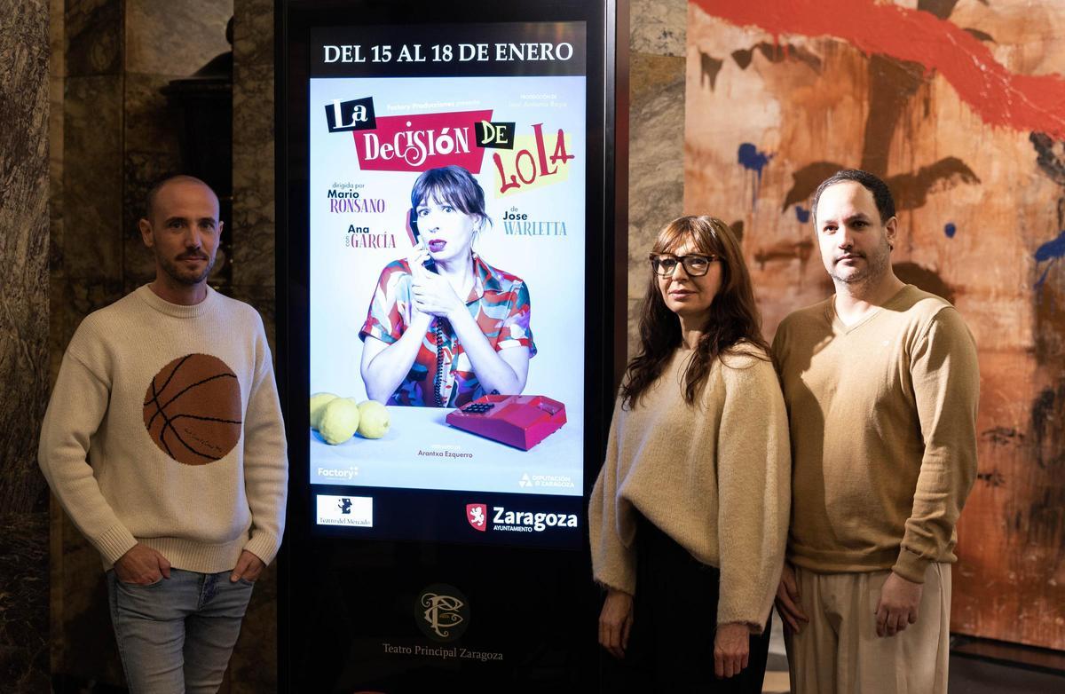 José Antonio Royo, Ana García y Mario Ronsano, este miércoles en el Teatro Principal.