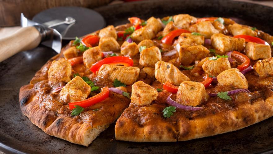 El pollo frango de Mercadona y la pizza caducada, el lío monumental que se ha hecho viral