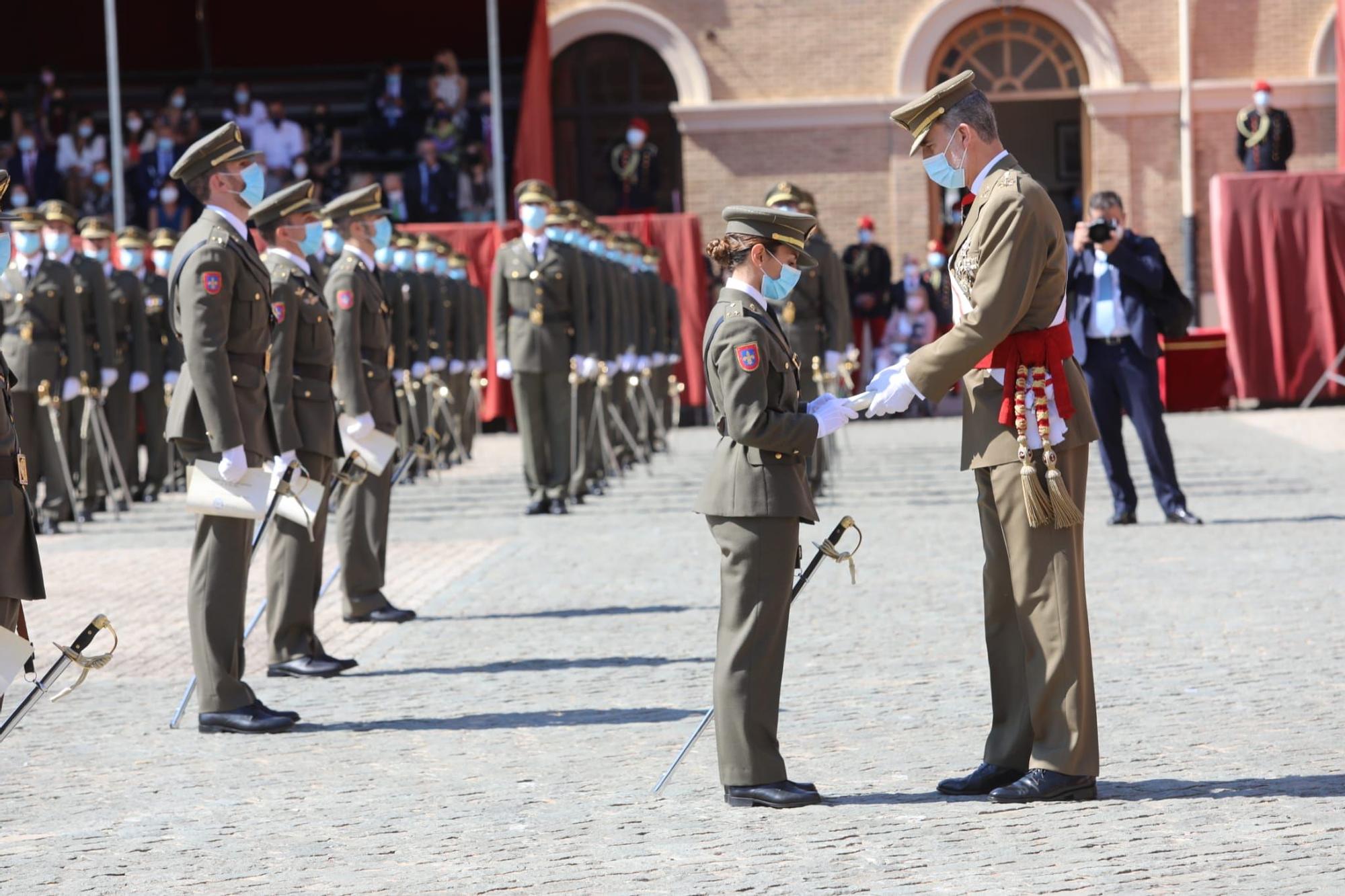 El Rey preside la entrega de despachos a los nuevos oficiales del Ejército y la Guardia Civil