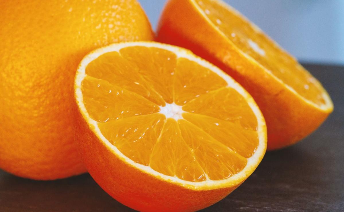 Desvelamos el secreto: El truco de la naranja para adelgazar que es tendencia este año.