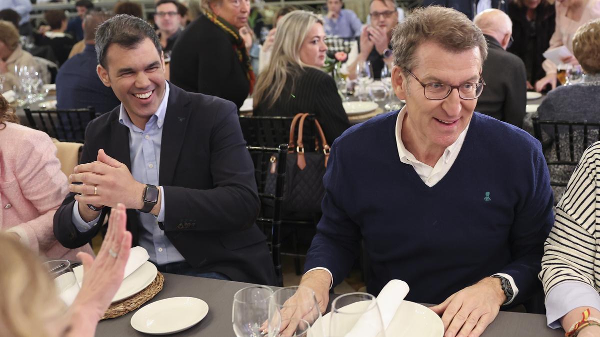 Alberto Núñez Fejóo y Javier García, presidente del PP de Navarra.