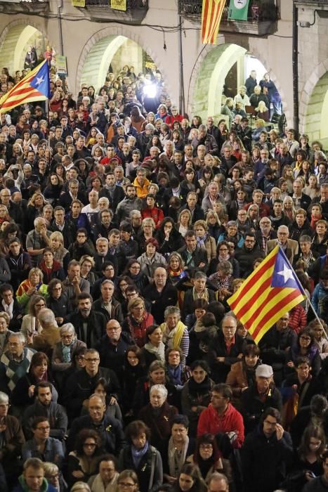 Concentració a la Plaça del Vi per reclamar l'alliberament dels consellers cessats