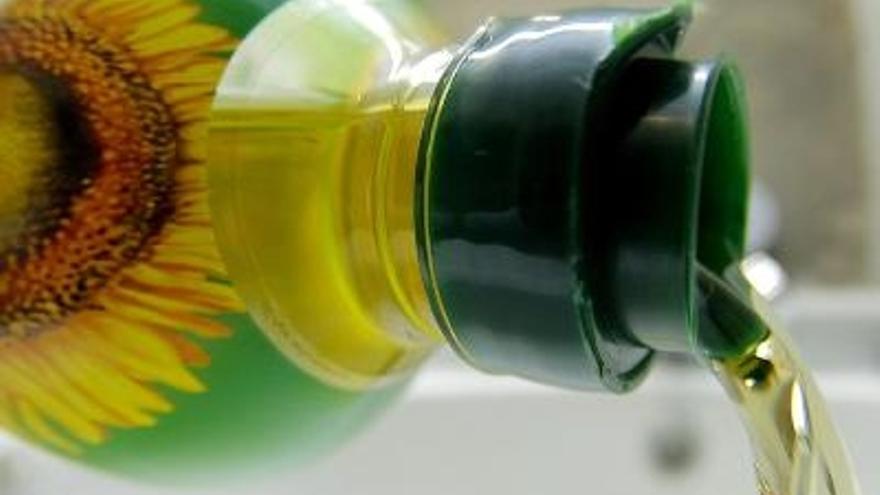 El aceite de girasol procedente de Ucrania contaminado con aceites minerales. Sanidad recomienda no consumir este producto, a pesar de que no hay riesgo.