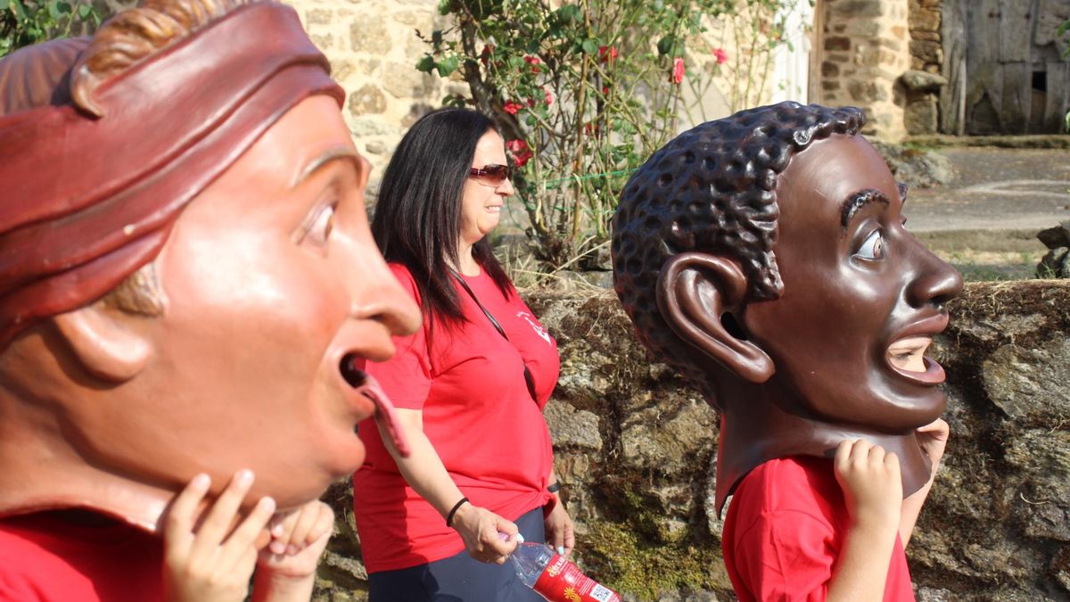 GALERÍA| Desfile de gigantes y cabezudos en Mombuey