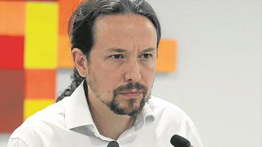 Iglesias y Colau reclaman otra moción de censura a Rajoy