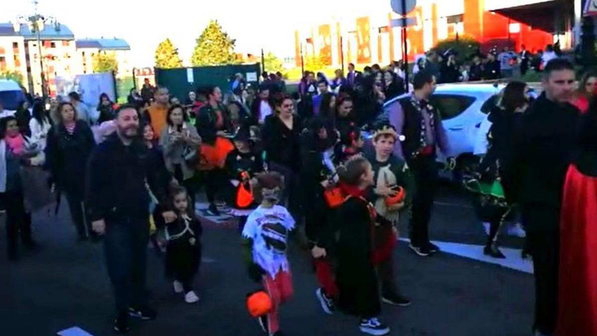 Halloween llena los barrios de fiestas con disfraces terroríficos - La  Nueva España